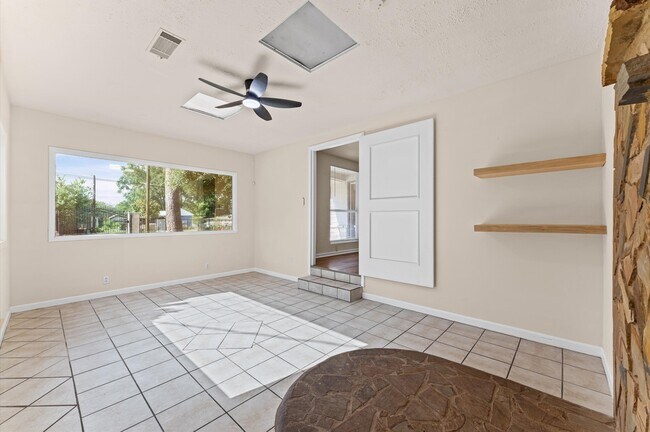 Building Photo - 1505 Gladiola Ave