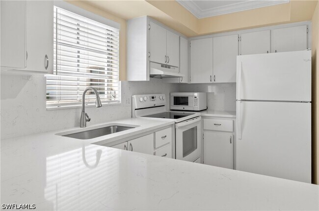 Building Photo - 5 High Point Cir W