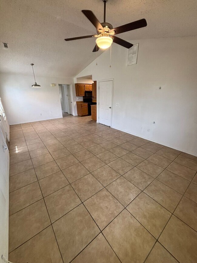 Building Photo - Adorable 2-Bedroom, 2-Bathroom Single Fami...