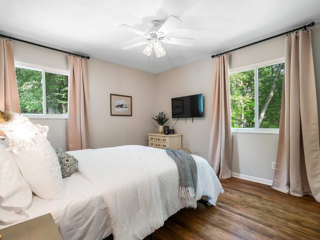 Building Photo - 670 Treeside Dr