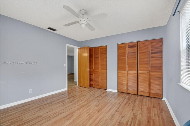 Building Photo - 6858 S Congress Ave