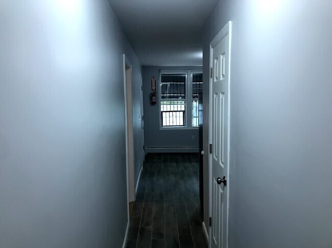 Building Photo - 416 S 17th St
