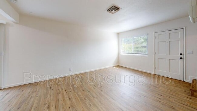Building Photo - 1506 Lake Blvd
