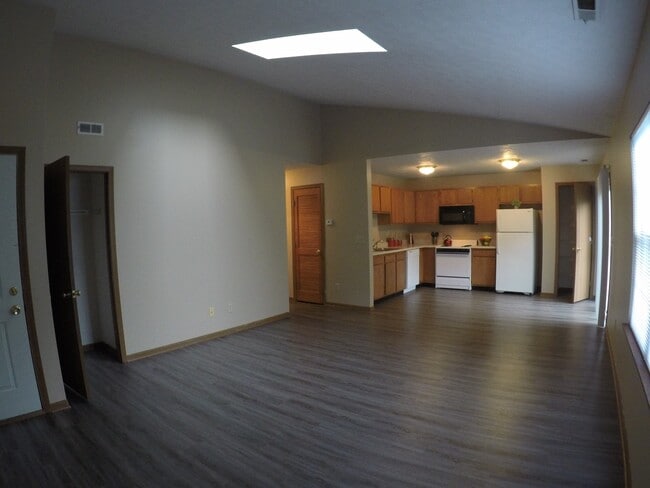 Living room - 2911-2915 Horizon Dr.