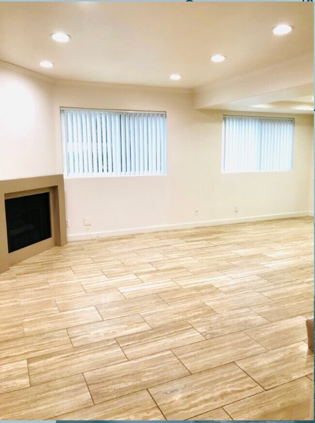 Primary Photo - 13012 Riverside Dr