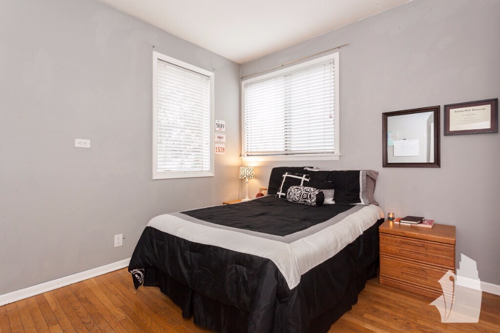 Building Photo - 1131 W Drummond Pl