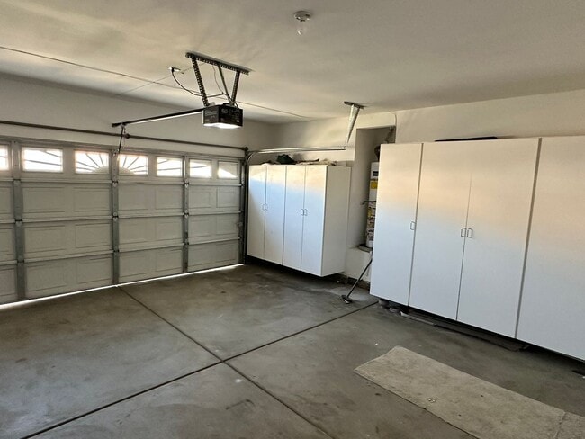 Building Photo - Spacious 4-Bedroom Home in Prime Moreno Valley Location