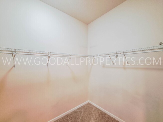 Building Photo - 2 Bedrooms 2 Bathroom Condo on Grand