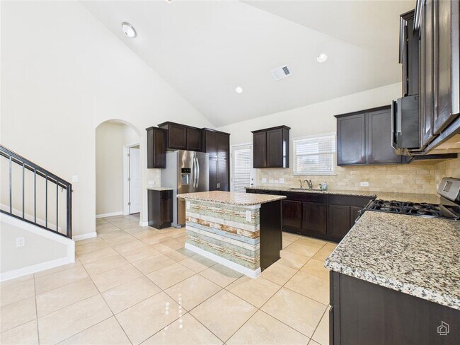 Building Photo - 16424 Pienza Dr