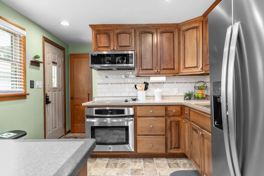 Building Photo - 302 E Wilson Ave