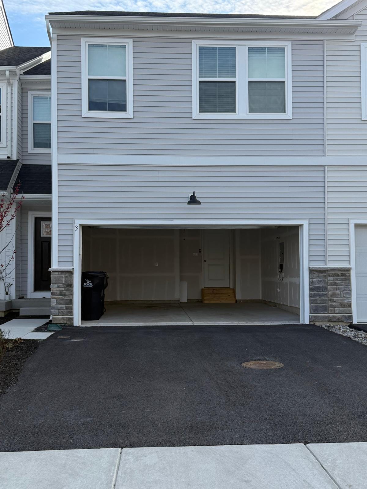 2 Car Garge - 3 Shamrock Cir