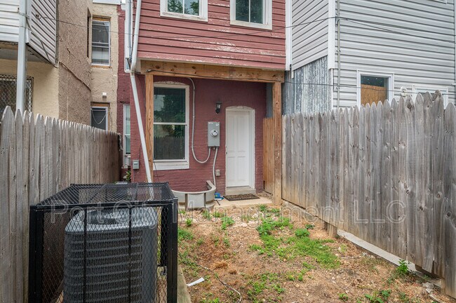 Building Photo - 1433 E Federal St