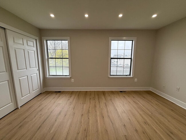 Building Photo - 11 Van Buren Pl