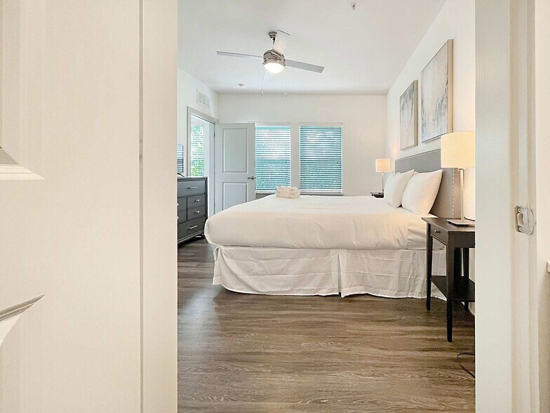 Building Photo - 2615 N Grady Ave