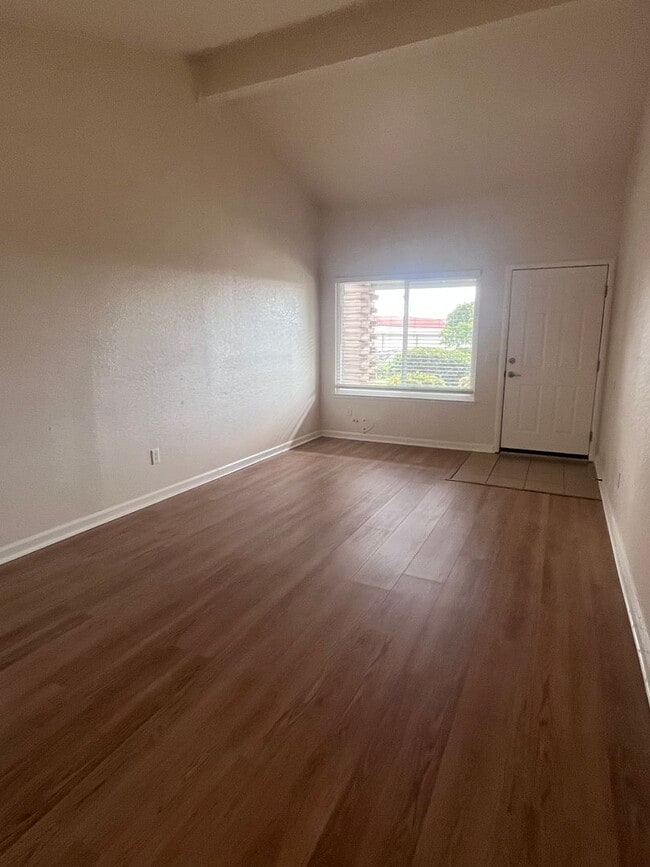 Building Photo - BEAUTIFUL UPDATED DUPLEX IN CITRUS HEIGHTS!!