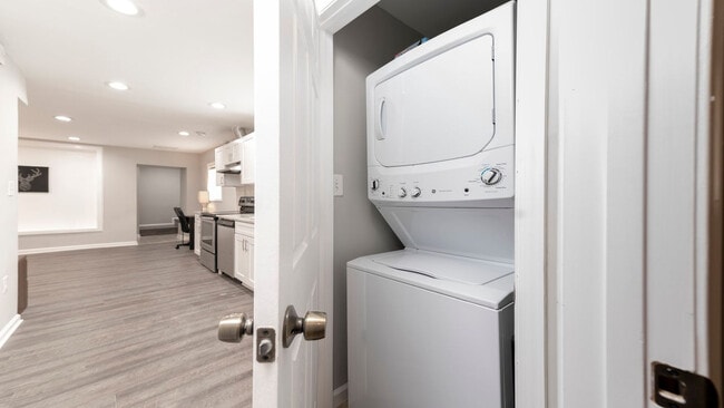 Building Photo - 48 E Reed Ave