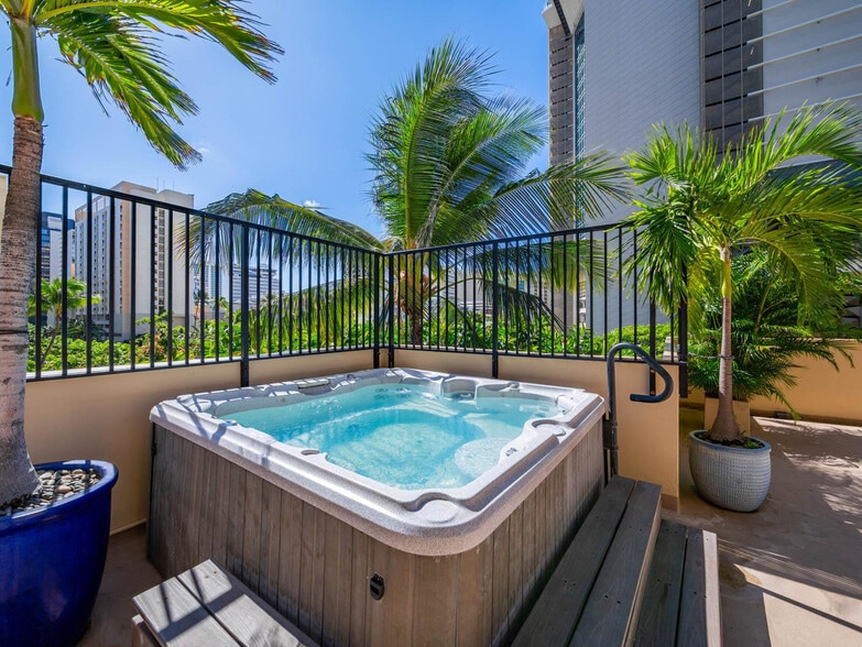 Building Photo - 2140 Kuhio Avenue-SI ID1327717P