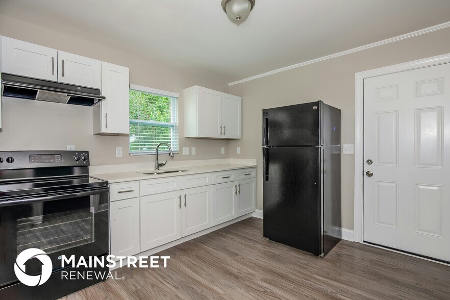 Building Photo - 641 Reeves Ct