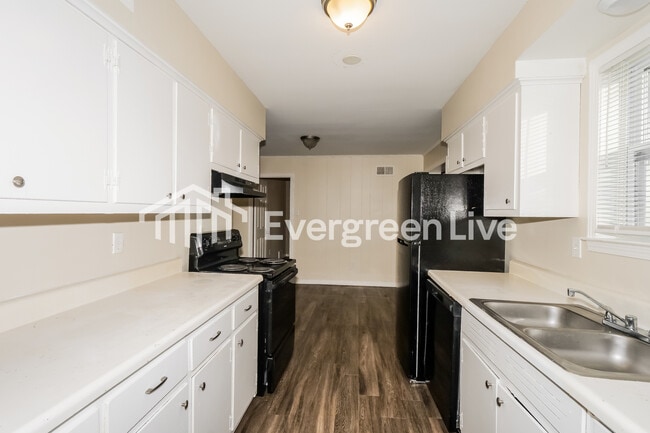 Building Photo - 3082 Robbiedon St