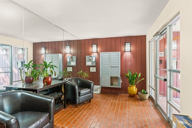 Building Photo - Modern Oakland Living: New Floors, Private Balcony, and Parking