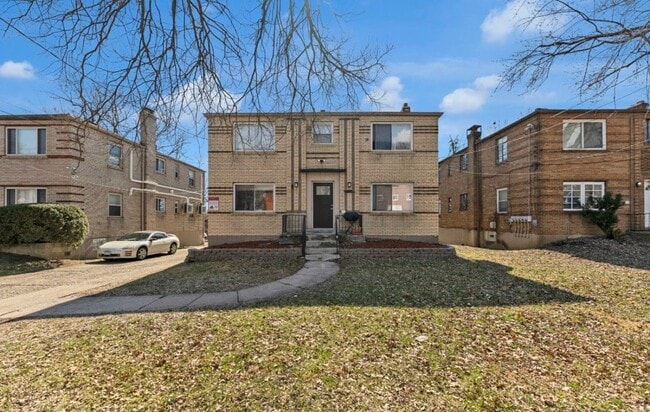 Building Photo - 1631 Summit Rd