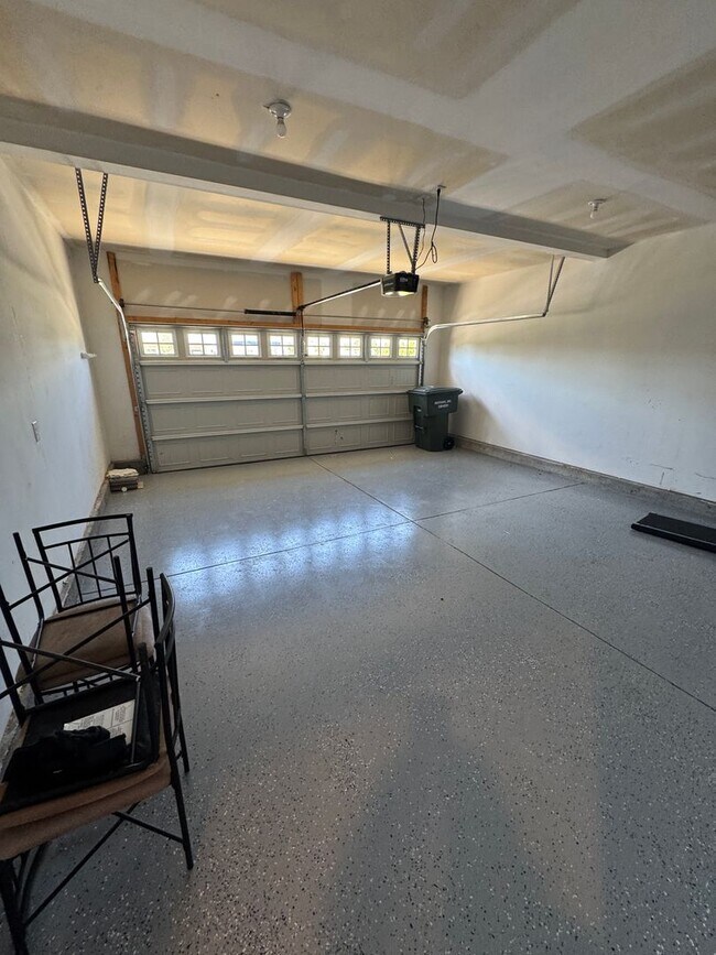 Building Photo - 337 Collier Rd