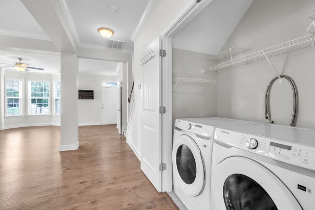 Building Photo - Luxury 3BR/2.5BA Townhome in Riverside Area with Modern Upgrades $1,850/mo rent