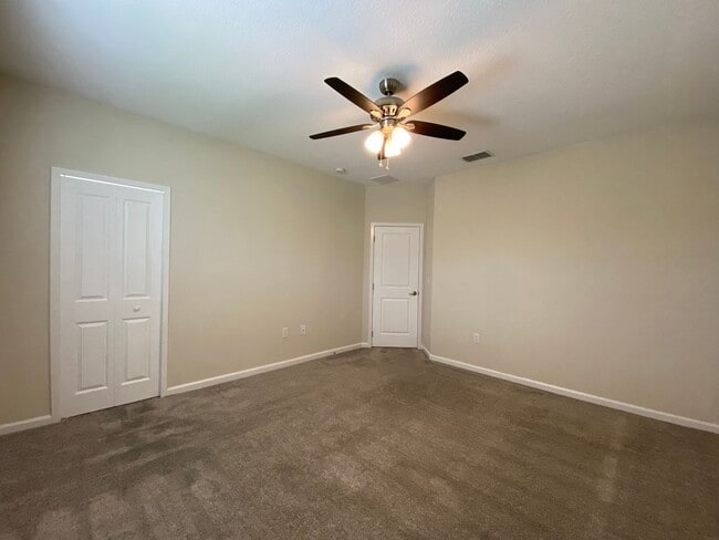 Building Photo - 3BD/2.5BA Townhome in Econ Trails Near Valencia East!