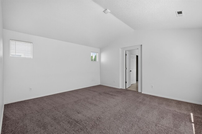 Building Photo - 1506 SE Kobus Way