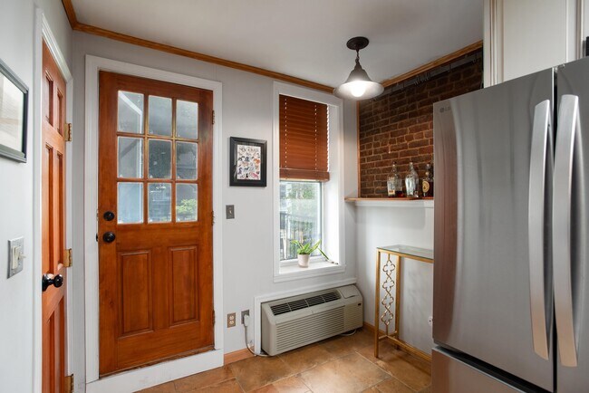 Building Photo - 222 Willow Ave