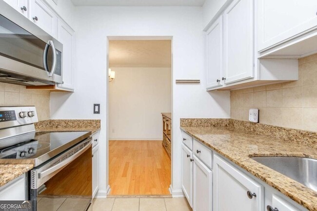 Building Photo - 3005 Seven Pines Ln