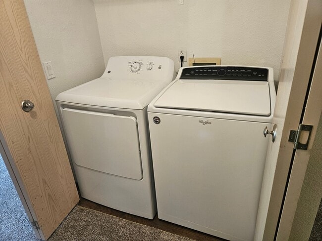 Interior Photo - Trailside