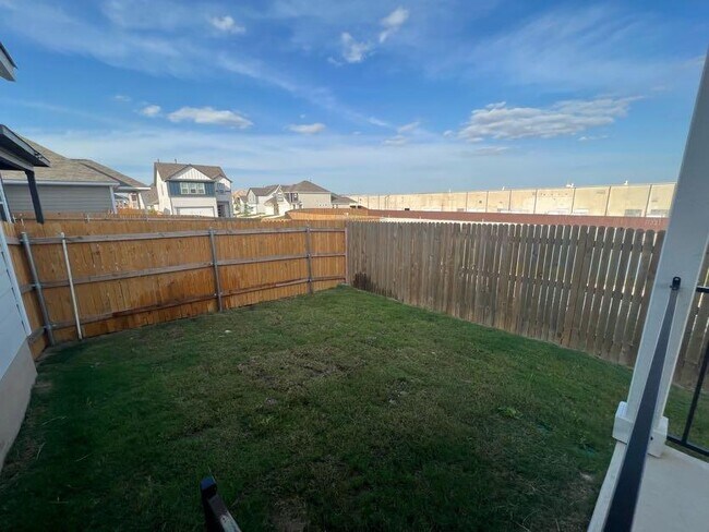 Building Photo - 15501 Ellinger Dr
