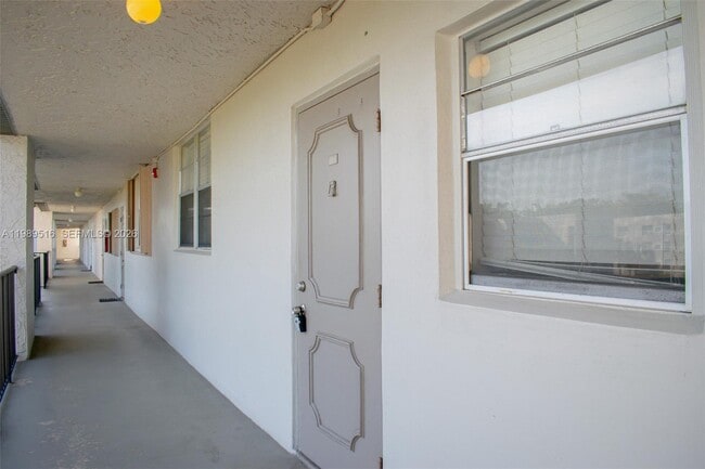 Building Photo - 9230 Lagoon Pl