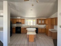 Building Photo - 3 bedroom in PHOENIX AZ 85042