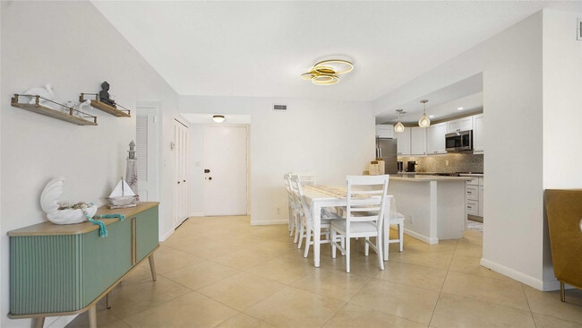 Building Photo - 3430 Galt Ocean Dr