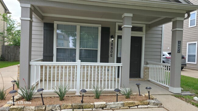 Building Photo - 18802 Sandelford Dr