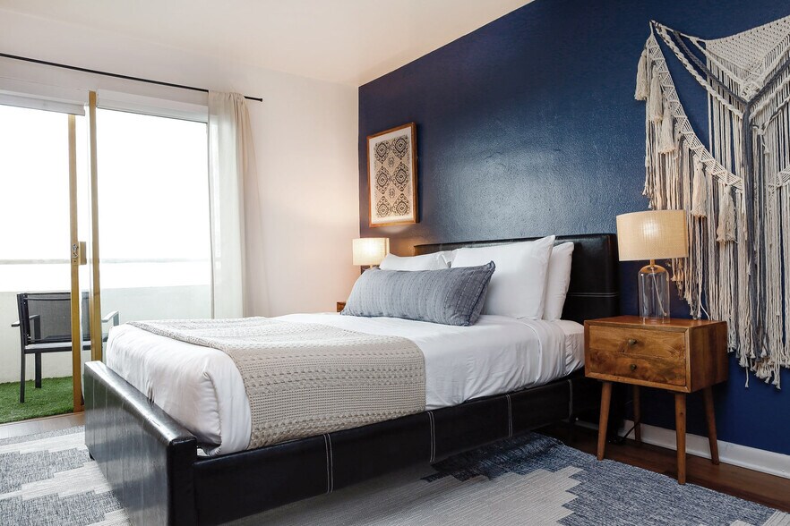 Building Photo - 212 West Dr