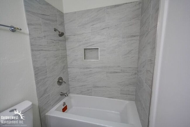 Building Photo - Charming 4Bdm 2Ba Home and Private Patio i...