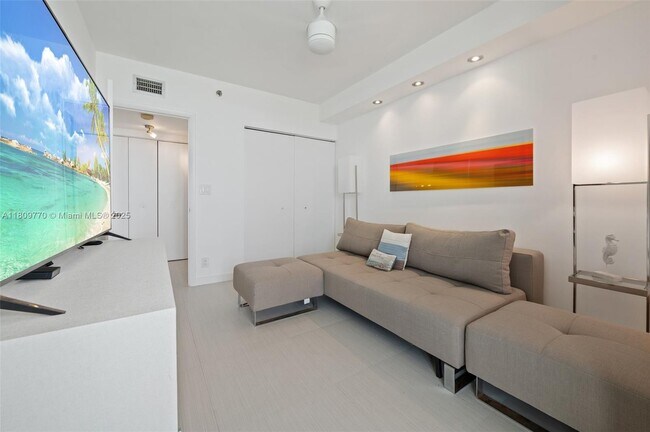 Building Photo - 9455 Collins Ave
