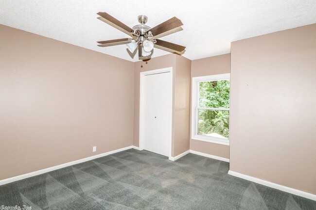 Building Photo - 6 Troza Ln