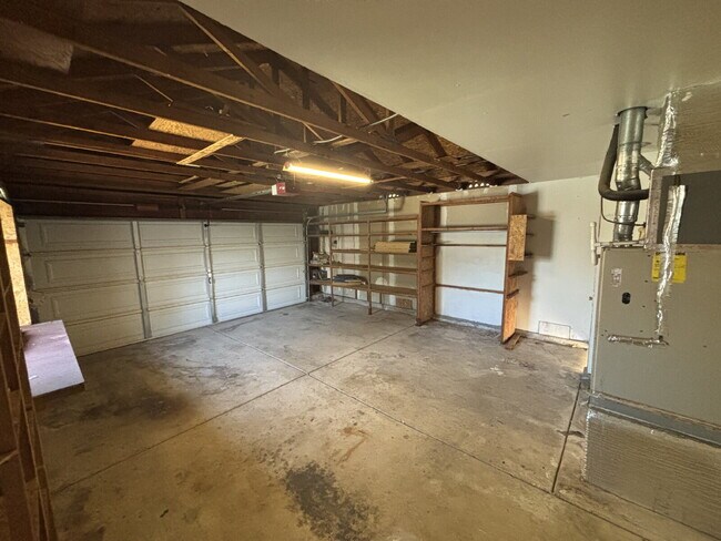 Building Photo - Charming 3 Bed / 2 Bath Home on a Quiet Cul-de-Sac with Spacious Backyard!