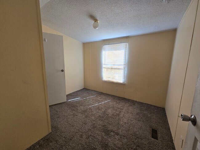 Building Photo - 2412 Cattail Cir