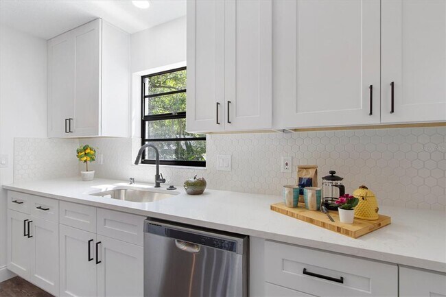 Building Photo - 11218 Creek View Dr