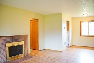 Building Photo - Sprawling 2-Story Mid-Century 4-Bed/2-Bath...