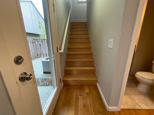 Building Photo - 3 Bedroom 2.5 Bathroom House with Bonus Room ~ Garage, A/C, includes Washer and Dryer ~ Close to ...