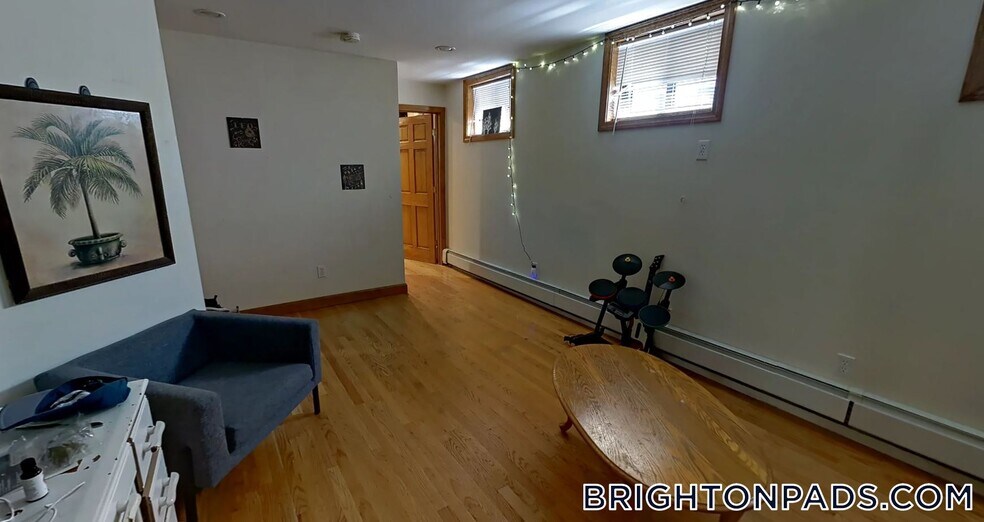 Building Photo - 1422 Commonwealth Ave