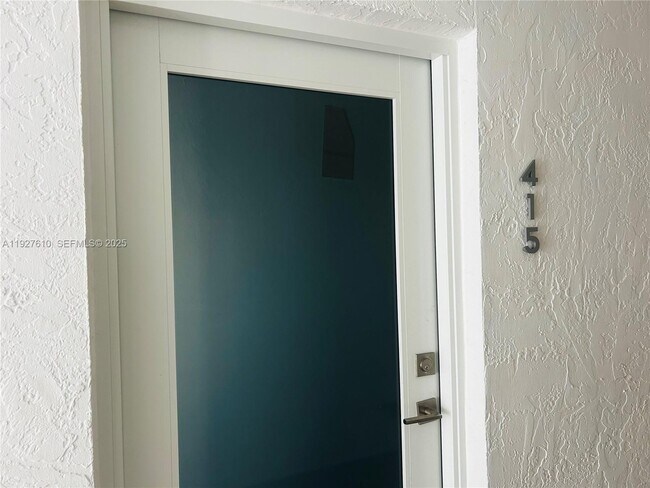 Building Photo - 1665 Bay Rd