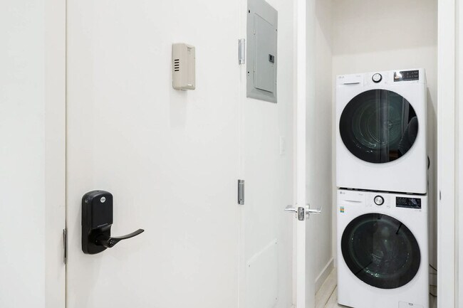 Building Photo - 317w E 14th St