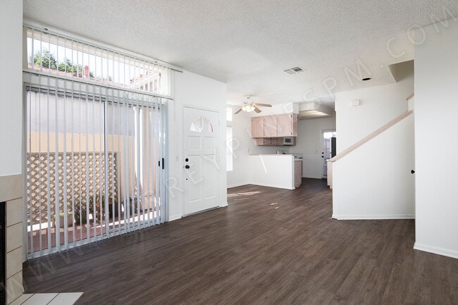 Building Photo - *OPEN HOUSE: 11/29 11:30am-12:30pm* 3BR Townhouse in Pacific Beach + W/D